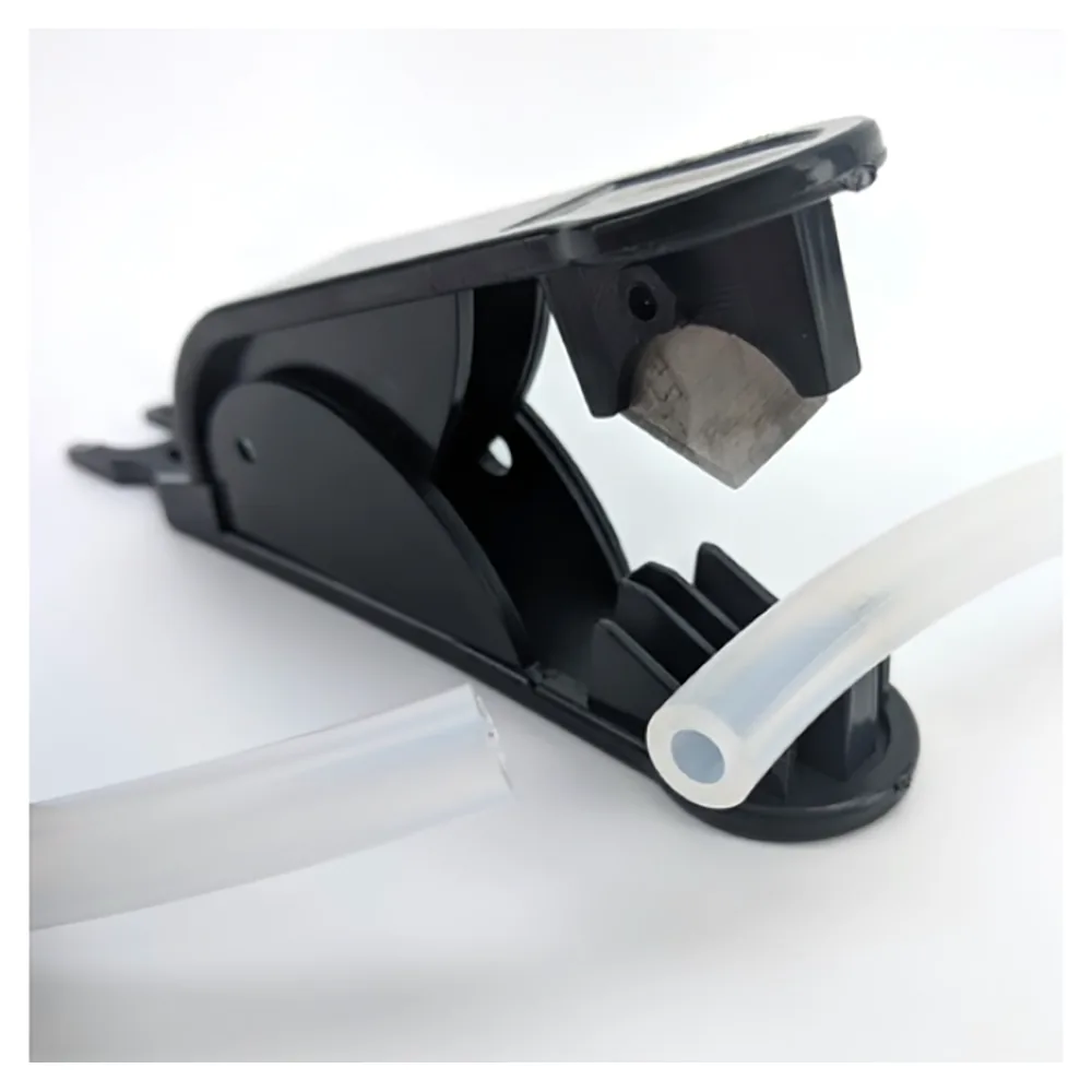 CORTADOR DE MANGUERA 2 EN 1CON LLAVE PARA REMOVER CONEXIONES DUOTIGHT