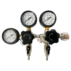 REGULADOR DUAL PARA CO2 CON 3 MANOMETROS Y 2 SALIDAS